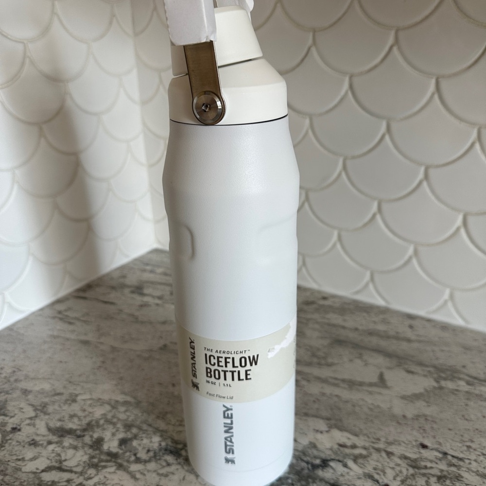 Stanley IceFlow Bottle in Classic White